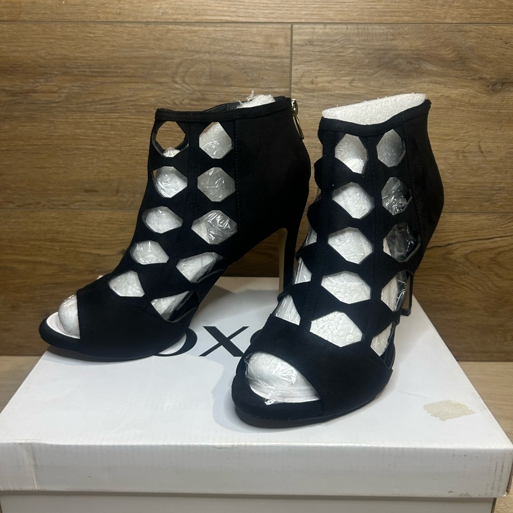 XOXO Colbie Black Cage Open Toe Booties 8.5